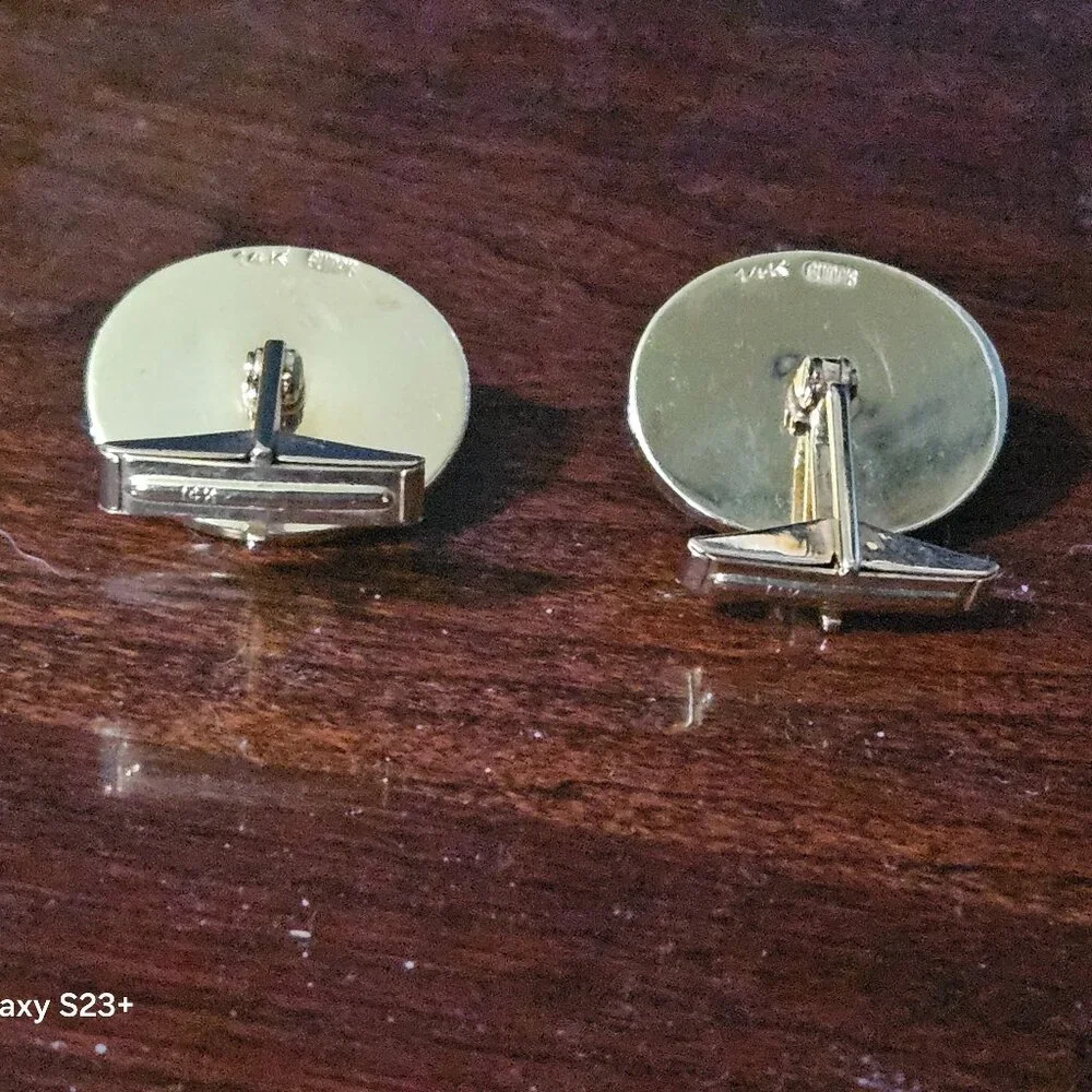 RARE SIGNED VINTAGE ESTATE GUMPS OVAL YELLOW JADE CABOCHON 14K GOLD CUFFLINKS